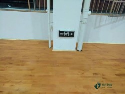 常用籃球運動木地板如何保潔
