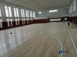 專業(yè)籃球場地板施工團(tuán)隊(duì)